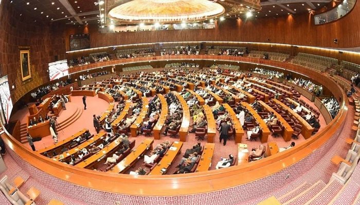 پارلیمنٹ سےخیبر پختونخوا میں ایمرجنسی کے نفاذ کی قرارداد منظور!اپوزیشن کا واک آؤٹ