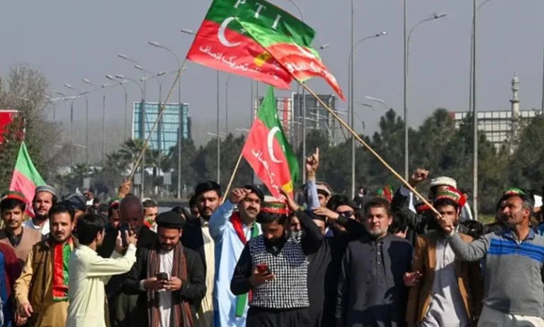 موبائل اور انٹرنیٹ سروس بند، سیکیورٹی سخت: پی ٹی آئی کا لانگ مارچ کہاں تک پہنچا، اگلی منزل کیا ہے؟