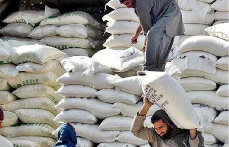 پٹرول کے بعد آٹے نے بھی عوام کو رُلا دیا، قیمتوں میں ناقابل یقین اضافہ