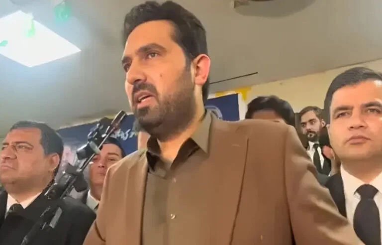 جب ہم بولیں گے کہ ہم نے اسلام آباد پہنچ کر دکھاناہے تو تم توکیا تمہارا باپ بھی نہیں روک سکے گا، سہیل آفریدی