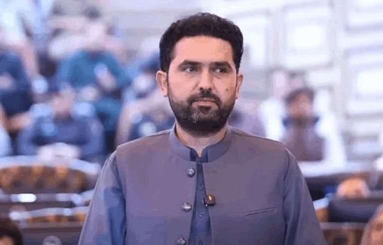 میرے پاکستانیو! اپنے سائیکل، موٹرسائیکل، گاڑیوں، جوتوں پر کپڑا مار لو، صوابی میں پہنچ کر واپسی نشتہ