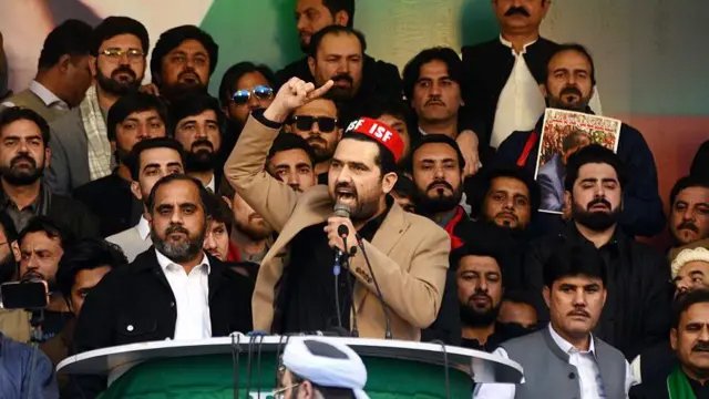 وفاقی وزیر مذہبی امور سردار یوسف کا تحریکِ انصاف کے سیاسی نعرے پر شدید اعتراض