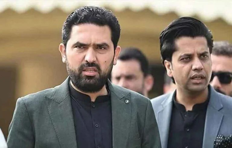 معزول وزیراعلیٰ خیبر پختونخوا کی فوری بازیابی کیلیے آئینی درخواست دائر