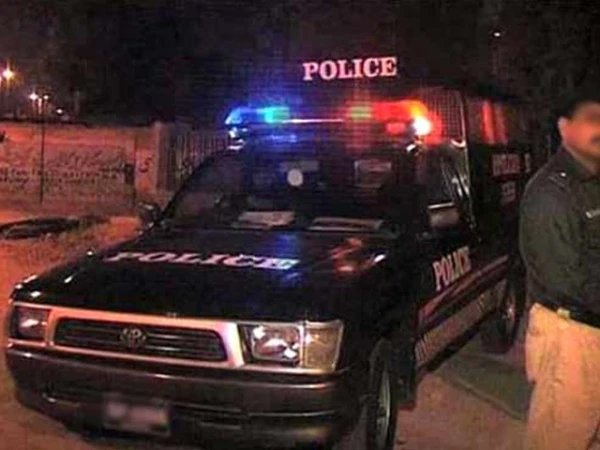 پولیس ٹیم پر مسلح ملزمان کی فائرنگ، قبروں سے بچیوں کی لاشیں نکال کر ان کی بے حرمتی کرنے والا ملزم ہلاک