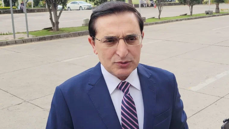 بیرسٹر گوہر اور محسن داوڑ نے کے پی میں گورنر راج کو چیلنج کردیا