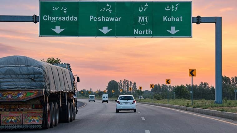 پی ٹی آئی کا لانگ مارچ ملتوی راستے کھول گئے